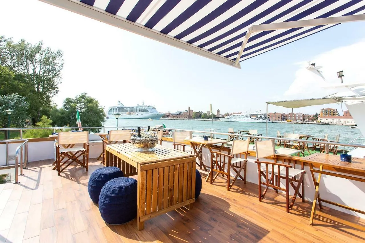 Bateau-hôtel Hôtel Yacht Sarah Venezia à La Giudecca Italie